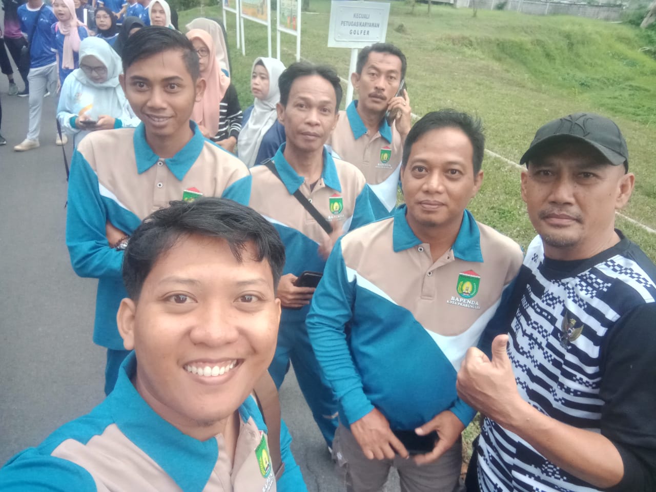 KEGIATAN JALAN SANTAI DAN PENANAMAN POHON