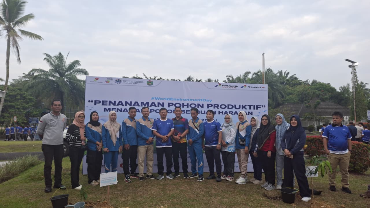 KEGIATAN JALAN SANTAI DAN PENANAMAN POHON